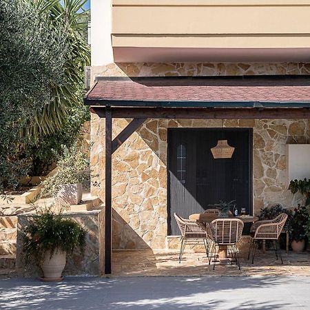 Villa Hibiscus Spiliá エクステリア 写真